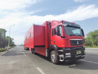 汕德卡宿营车