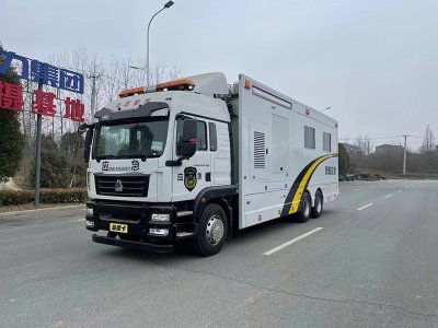 汕德卡指挥车